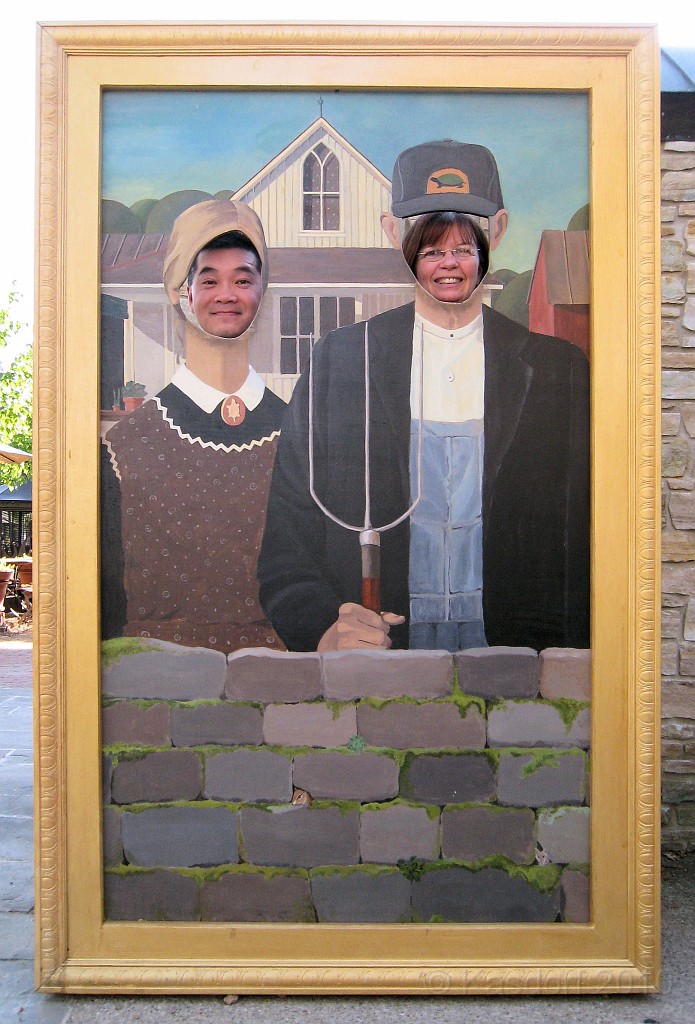 Rock n Roll Hall of Fame 2010 426.jpg - American gothic, or just plain old goth....